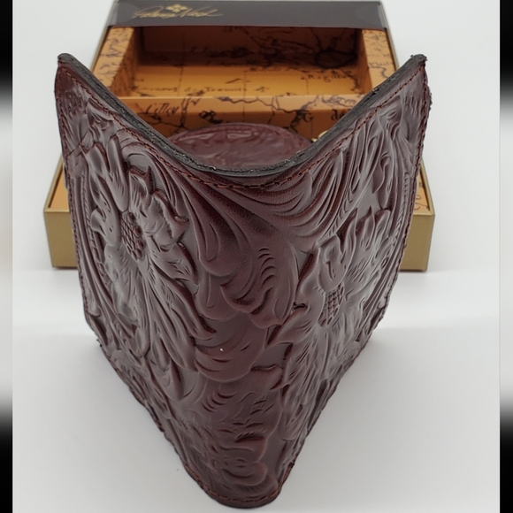 Patricia Nash Set- British Tan Leather Tooled Wallet and Tooled Mirror Keychain - Picture 5 of 10